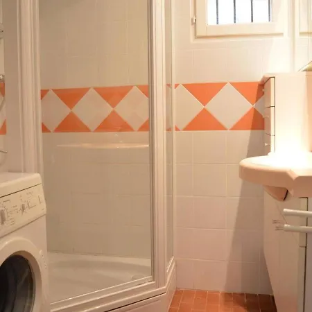 Appartamento Avec Terrasse, Parking, A 500m De La - - Fr-1-251-66 *