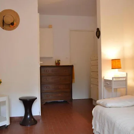 Apartment Avec Terrasse, Parking, A 500m De La - - Fr-1-251-66 Le Lavandou